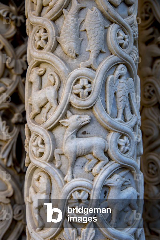 Santa Maria Nuova cathedral cloister, Monreale, Sicily, Italy. Column detail. (photo)