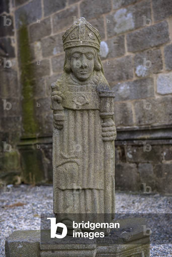Sizun parish enclosure, France, Saint Sulliau statue (photo)