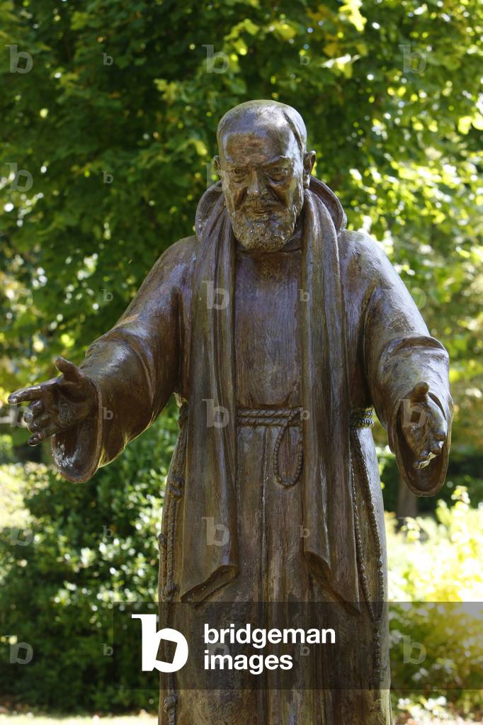 Padre Pio statue, Blois, France