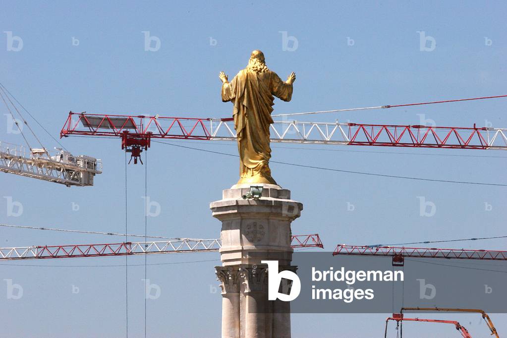 Statue of Jesus Christ and cranes. Basilica of Fatima, Fatima, Portugal