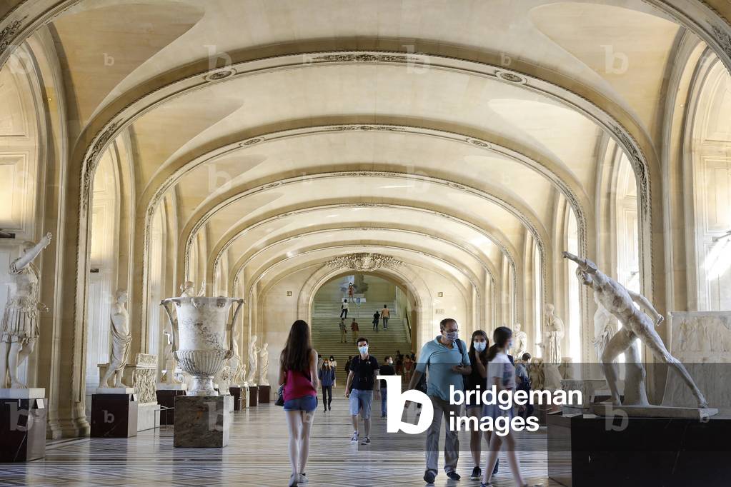 Louvre museum, Paris, France (photo)