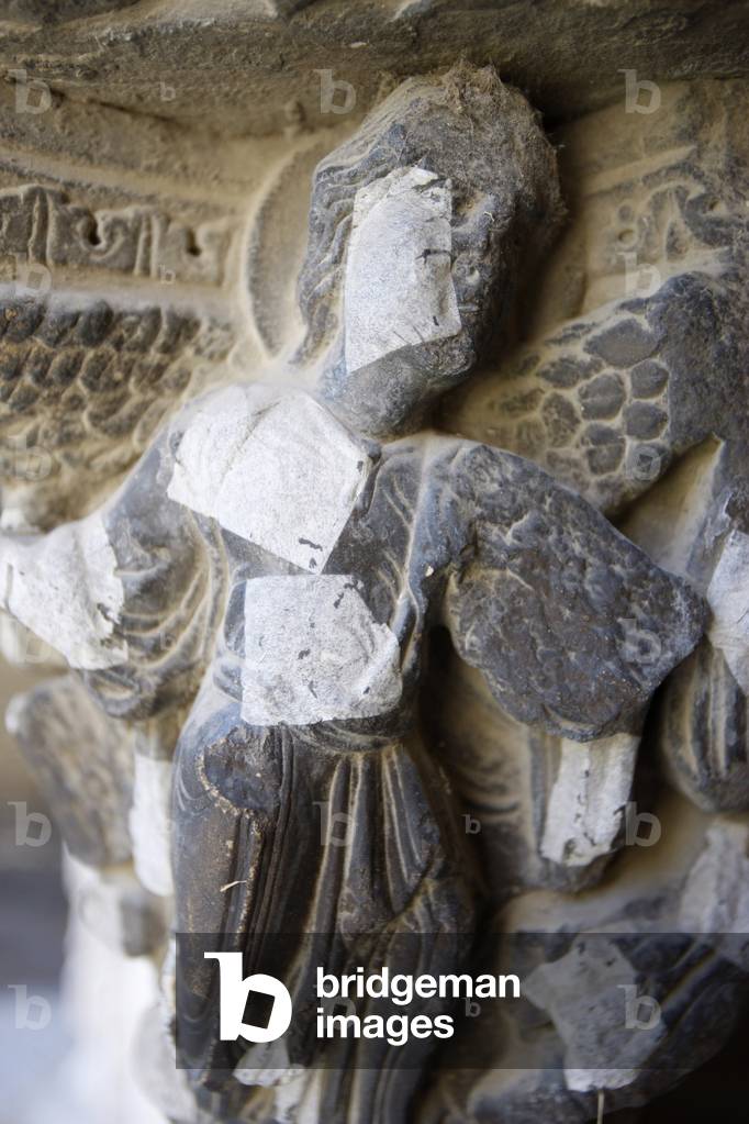 Saint-Trophime church cloister Restoration of a capital, Arles, France