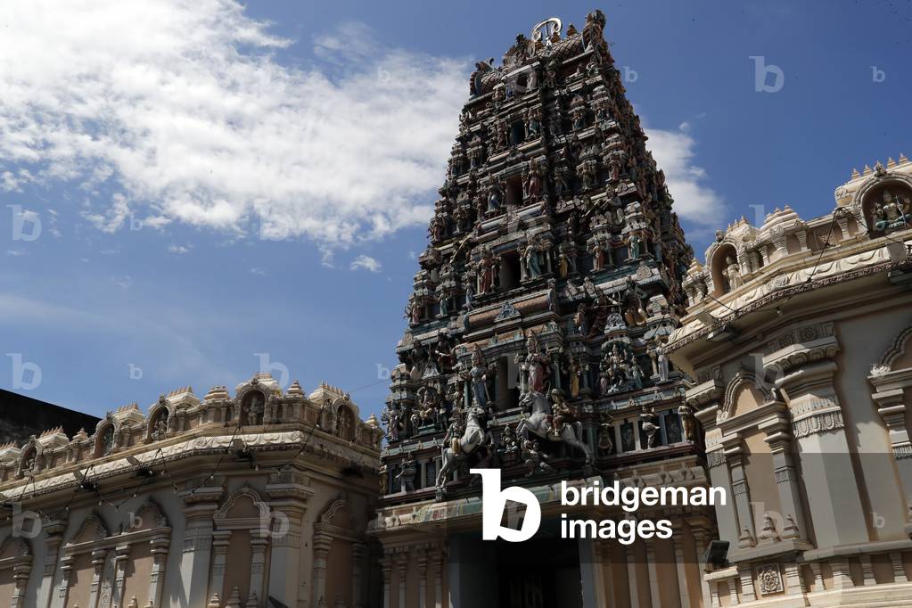 Sri Mahamariamman Hindu Temple, Hindu gods adorn the 5 story Raja Gopuram, Kuala Lumpur, Malaysia (photo)