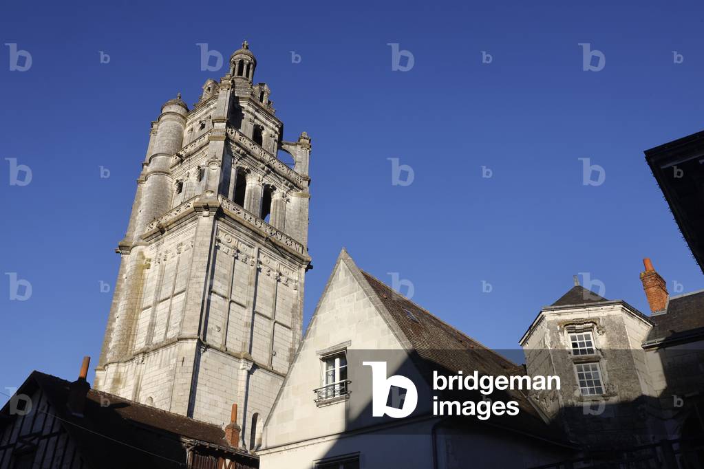 Loches, France, Saint Antoine tower and neighbouring house, 2019 (photo)