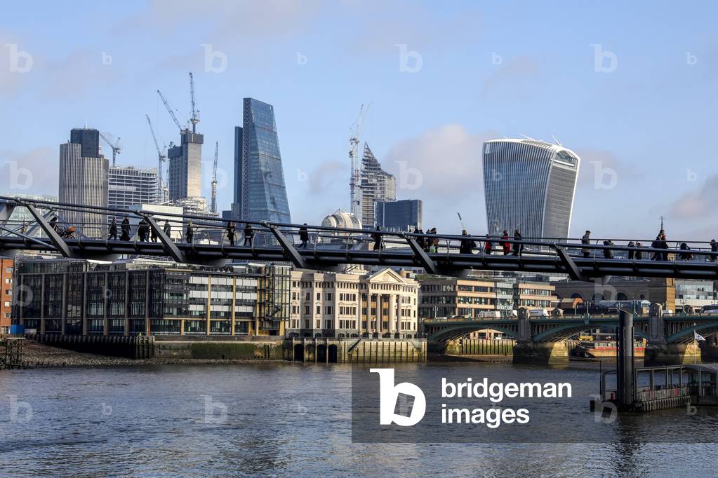 View of London from the Tate Modern, UK (photo)