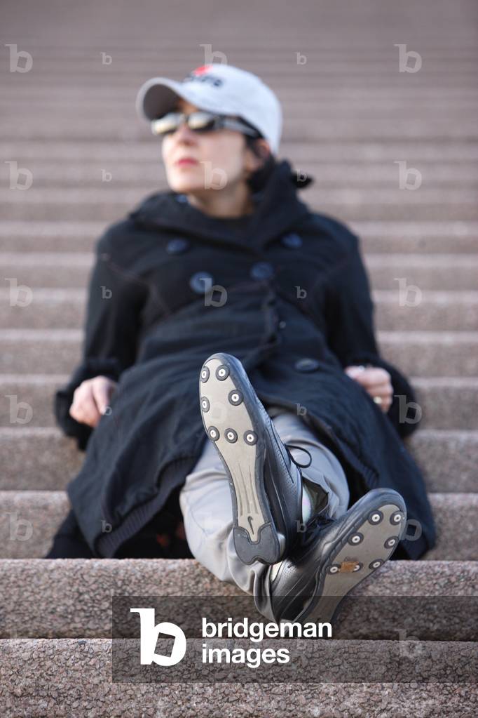 Woman on a stairway, Sydney, Australie