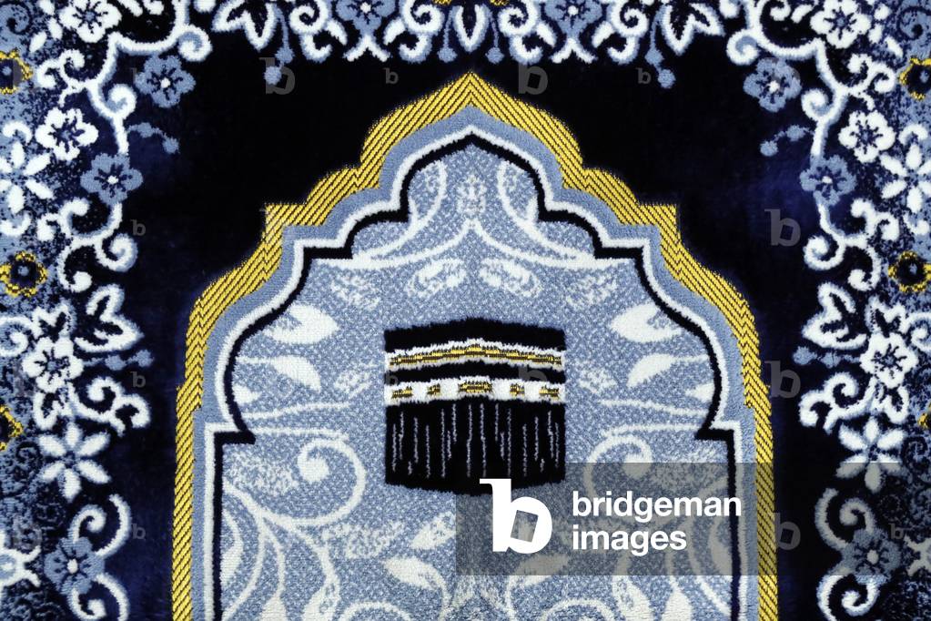 Islamic prayer rug in a mosque, The Kaaba, 2019 (photo)