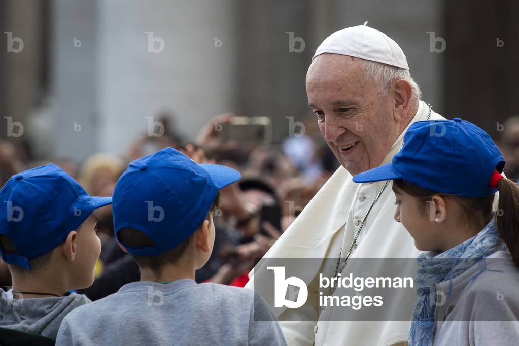 Pope Francis arrives for his weekly general audience in St, Peter's Square at the Vatican, 2019 (photo)