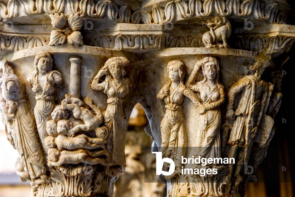 Santa Maria Nuova cathedral cloister, Monreale, Sicily, Italy. Capital. (photo)