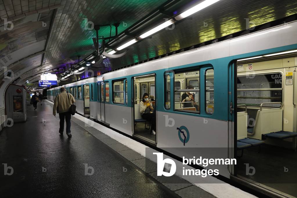 Metro (subway) during lockdown in Paris, France, 2020 (photo)