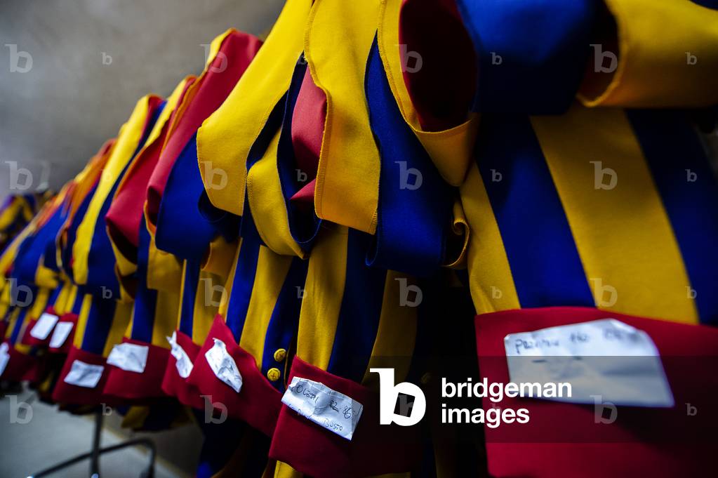 Preparation for the annual swearing-in ceremony for the new papal Swiss Guards, Vatican City, 2016 (photo)
