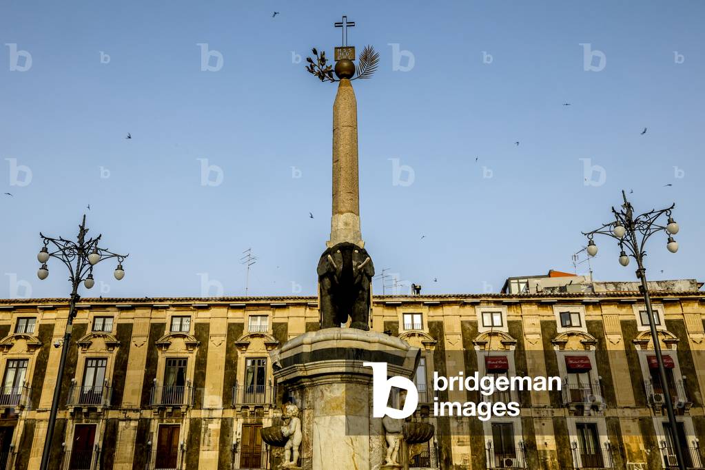 Fontana dell'Elefante (Elephant fountain) on the Piazza Duomo (Cathedral square), Catania, Sicily, Italy (photo)