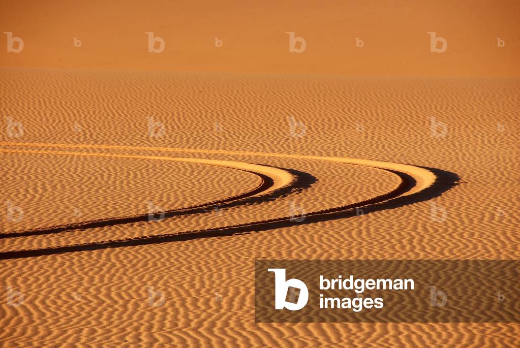 Vehicle tracks in the desert sand, SEBHA, LIBYE