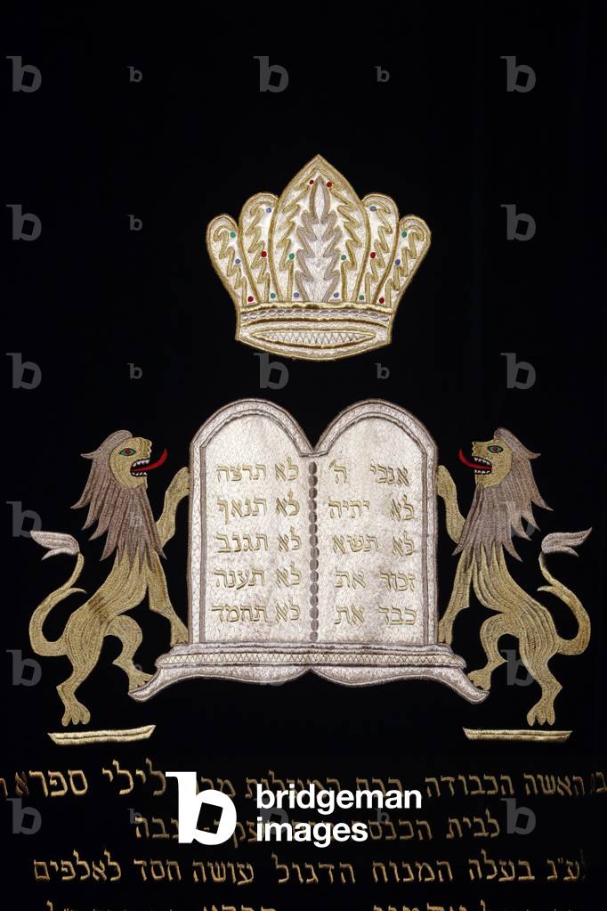 Beth Yaakov Synagogue, The parochet is the curtain that covers the Aron Kodesh containing the Torah scrolls, Geneva, Switzerland (photo)