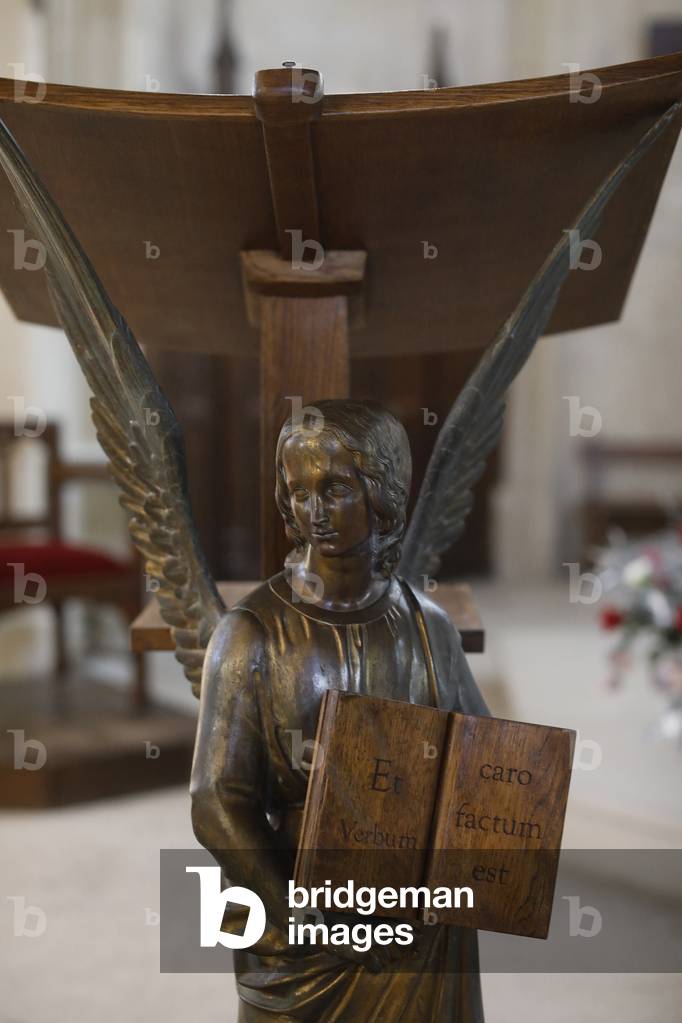 Saint Remy church, Vanves, France, Ambo (photo)