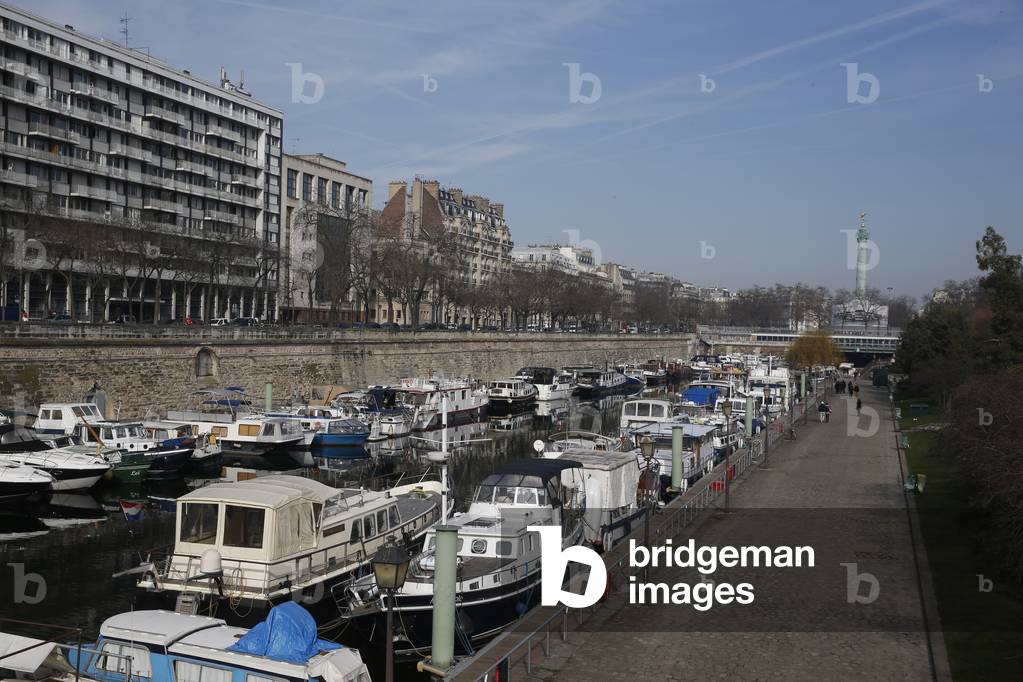Paris-La Bastille harbour, Paris, France (photo)