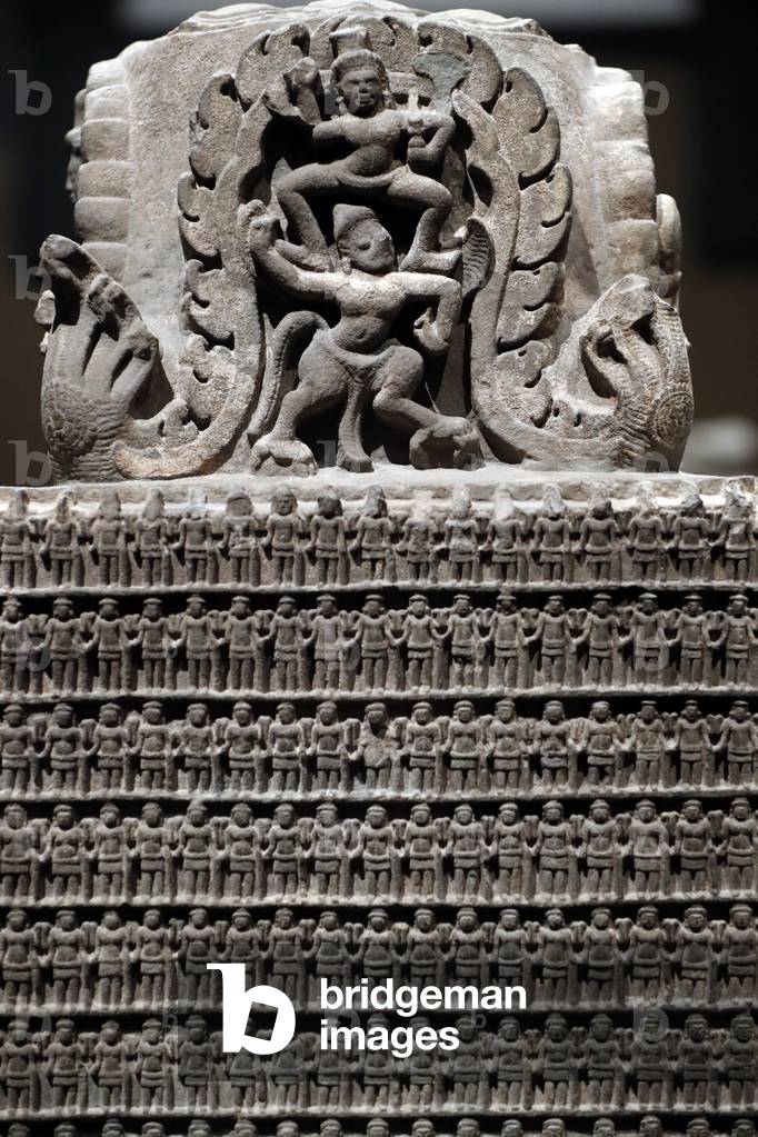 Asian Civilisations Museum, Angkor, Exploring Cambodia's sacred city,  Vishnu votive stele, On each side 255 small images of the four-armed Vishnu, Cambodia, 10th century, Sandstone, Singapore,  2018 (photo)