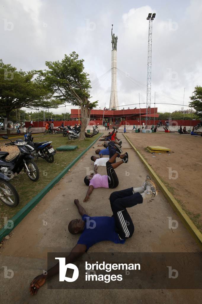 Open-air sunday gym in Cotonou, Benin, Africa (photo)