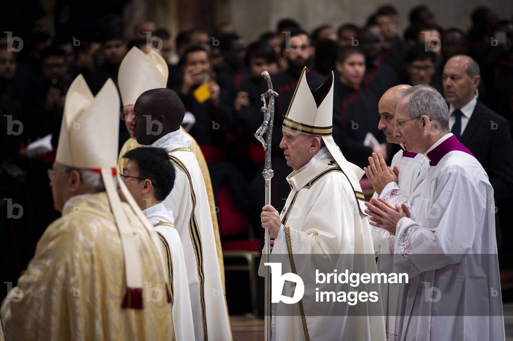 Procession with Pope Francis during Epiphany Holy Mass in Saint Peter's Basilica, Vatican city, 2020 (photo)