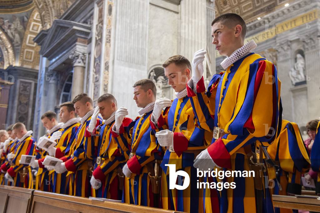 Holy Mass at the altar of the Chair of St. Peter's Basilica for the 23 new guards who will take the solemn oath, Vatican city, 2019 (photo)