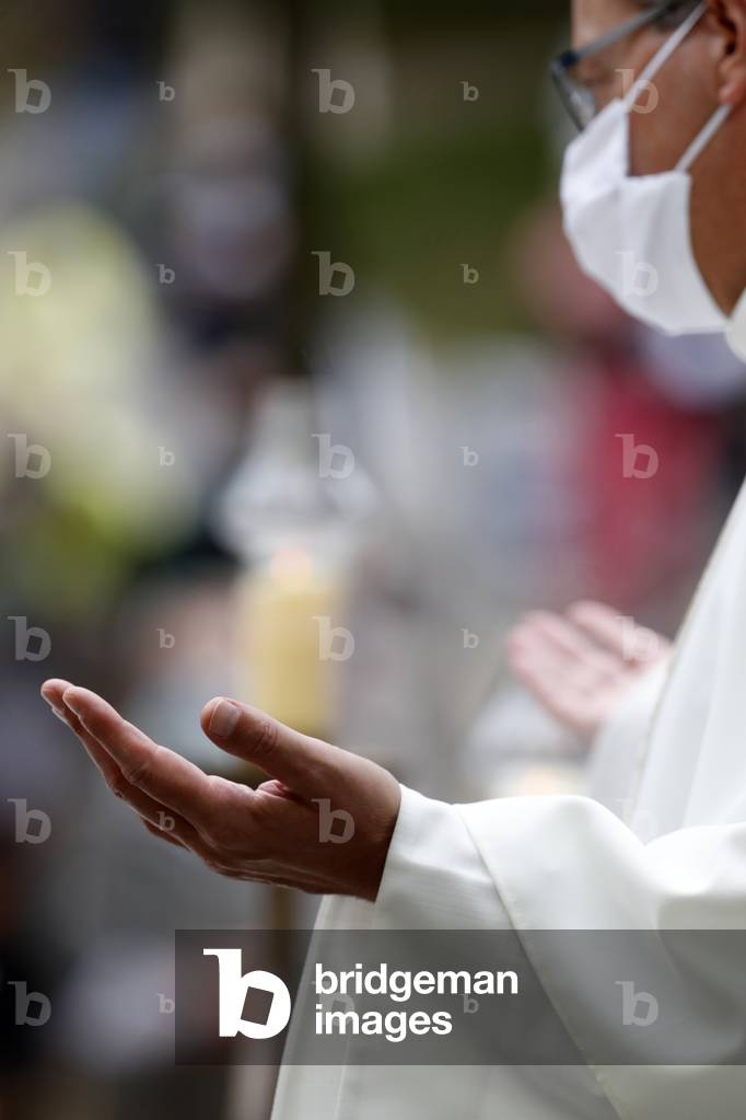 Celebration of the mass during Covid-19 epidemic, Sanctuary of La Bénite Fontaine, France, 2020 (photo)