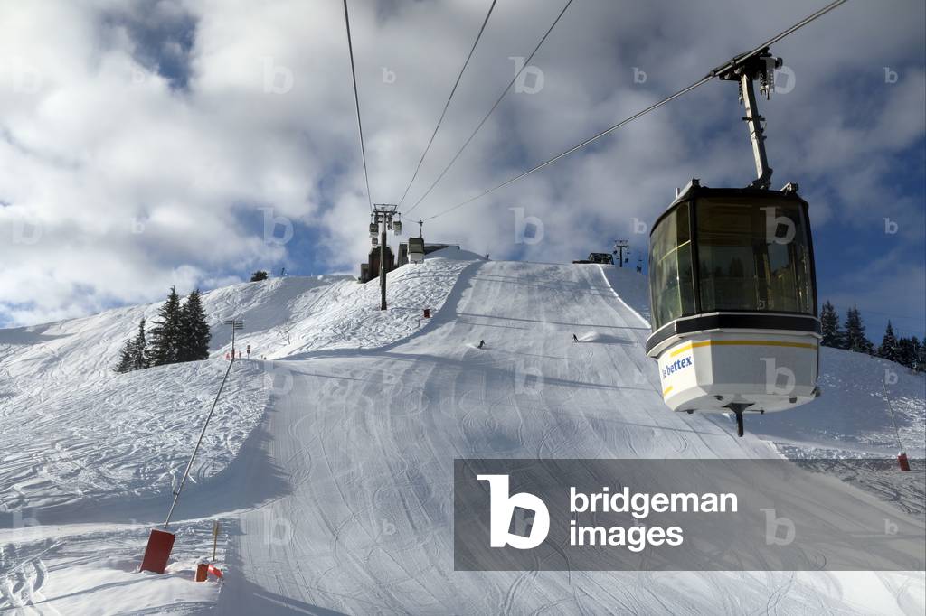 French Alps, Mont-Blanc massif, Ski slope and cable cars, Saint-Gervais, France (photo)