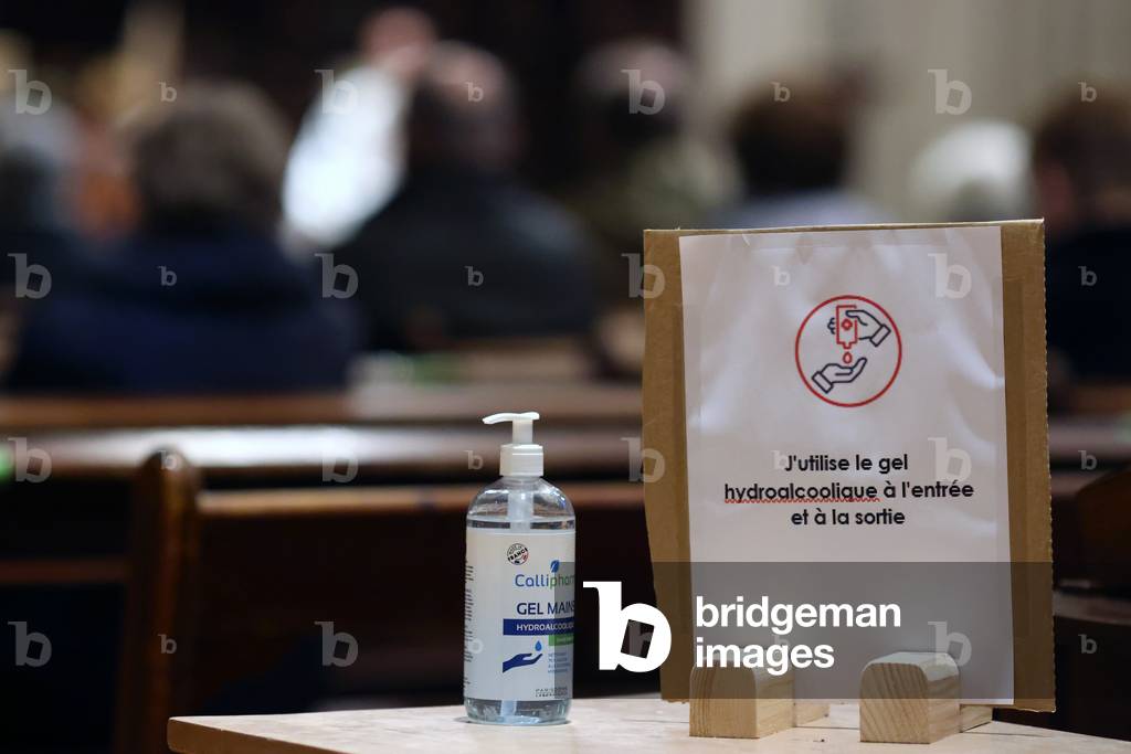 Catholic mass celebration during the COVID-19 epidemic, Sallanches, France, 2020 (photo)