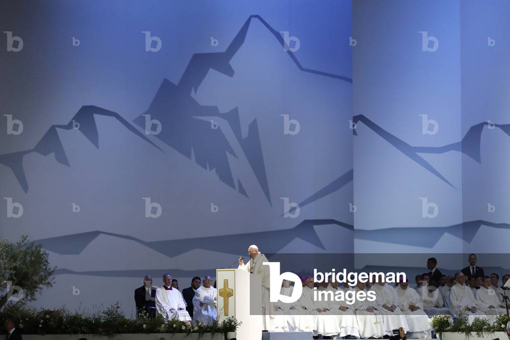 Pope Francis celebrates mass at the Palexpo convention centre in Geneva, on June 21, 2018 by invitation of the World Council of Churches (WWC) as it marks its 70th anniversary, Switzerland (photo)