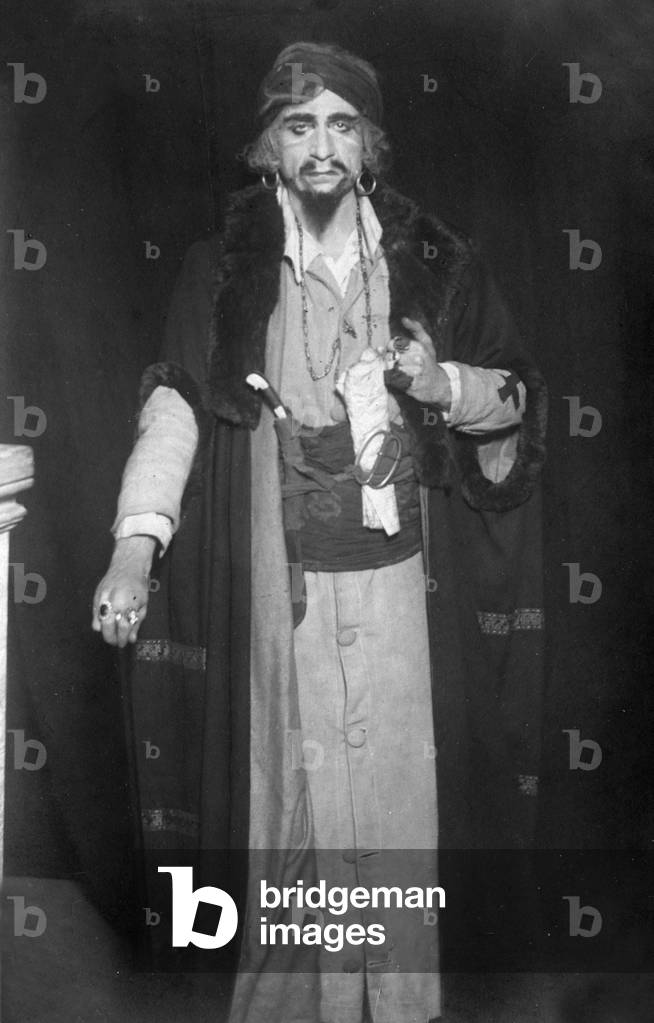 Ernest Milton as Shylock in Shakespeare 's The Merchant of Venice