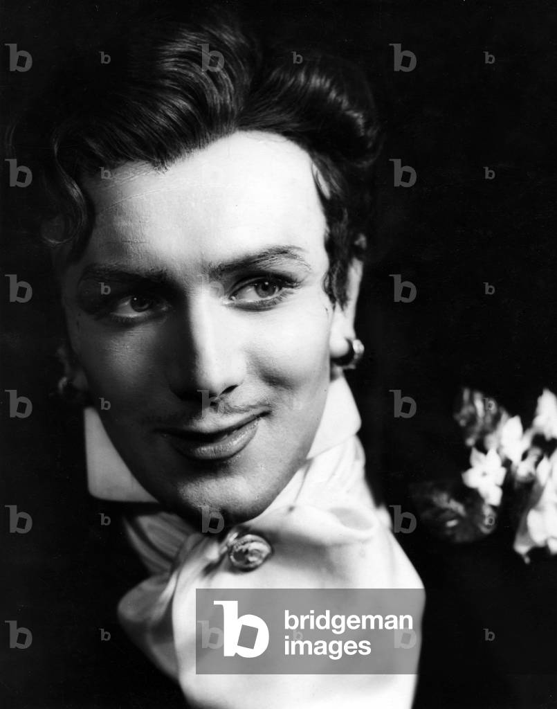 Michael Redgrave as Macheath in The  Beggar's Opera