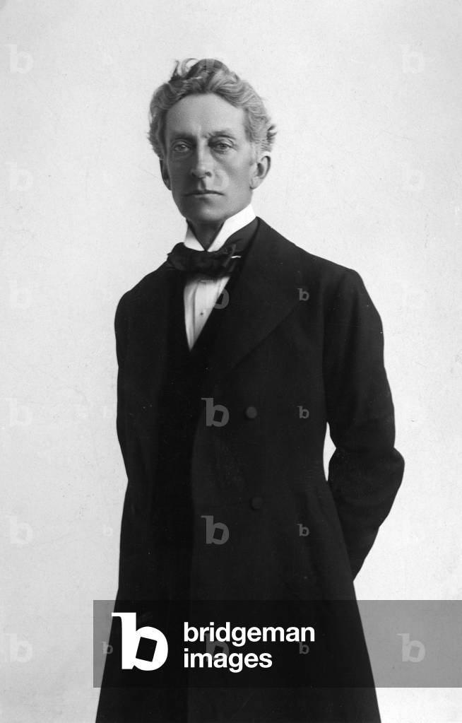 Johnston Forbes-Robertson as Mr
