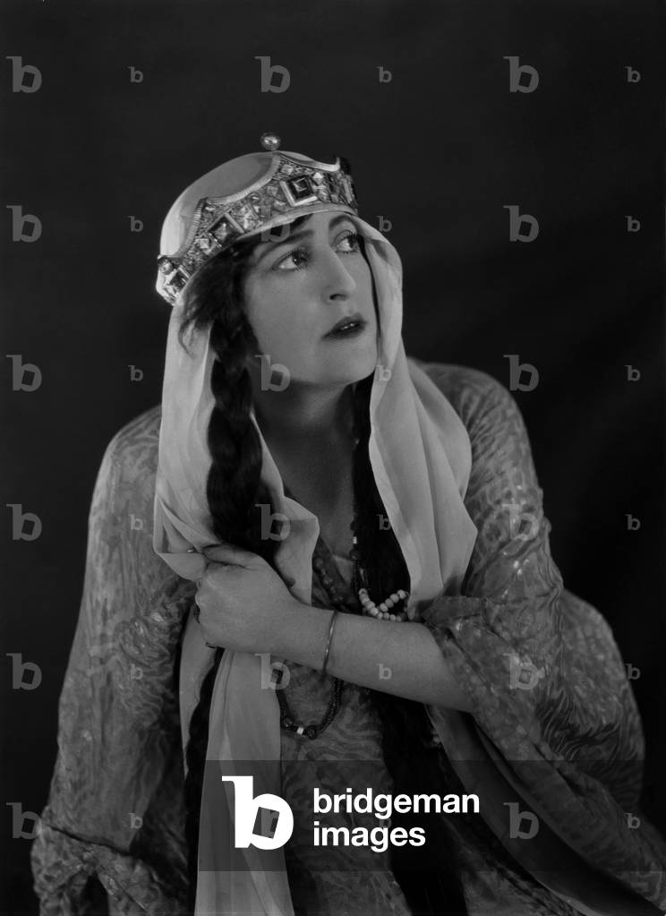 Constance Collier as Gertrude in William Shakespeare's 'Hamlet, Prince of Denmark'