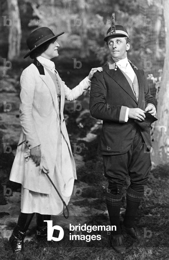 Harry Welchman as the Duke of Trent and Miss Joan Hay as Mabel Cheyne Walker in ' The Pearl Girl ' by Basil Hood, Hugo Felix and Howard Talbot, at the The Shaftesbury Theatre, London, October 1913