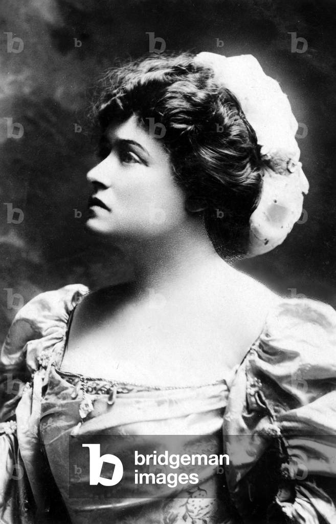 Winifred Emery as Geralda Capponi in 'A Merry Devil'