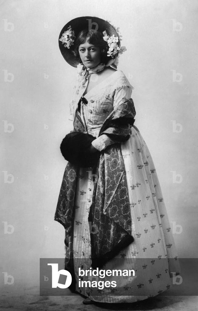 Dame Irene Vanbrugh, born Irene Barnes, as 'Clara Douglas' in 'Money'