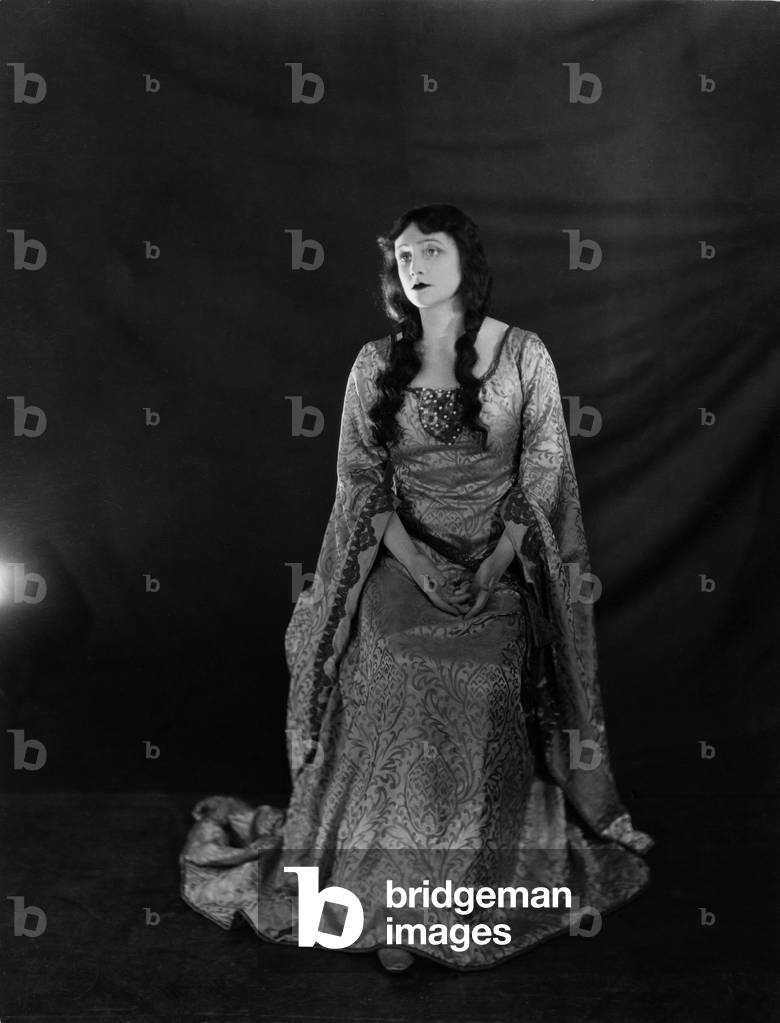 Fay Compton as Ophelia in William Shakespeare's 'Hamlet, Prince of Denmark'