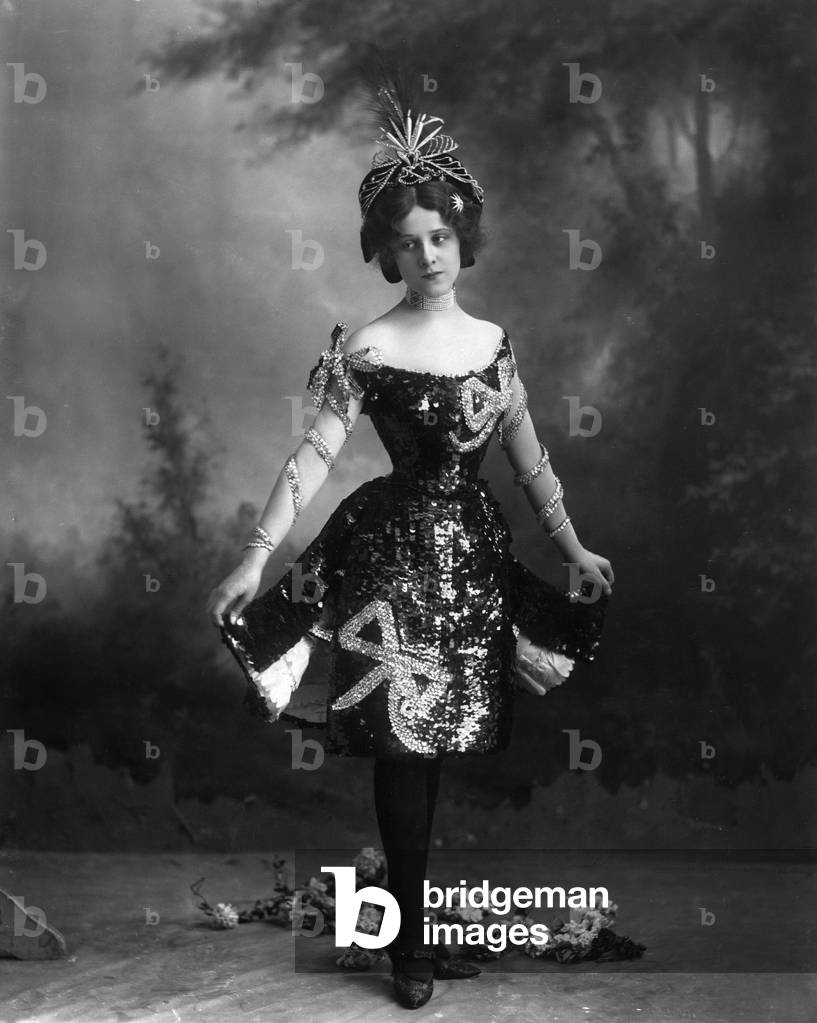 Edna May as Violet Grey in Gustave Kerker's 'The Belle of New York'