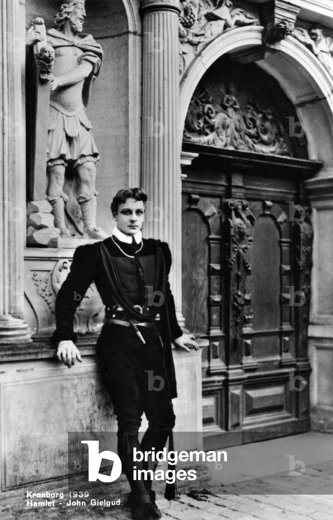 John Gielgud  as Prince Hamlet  in William Shakespeare's 'Hamlet, Prince of Denmark'