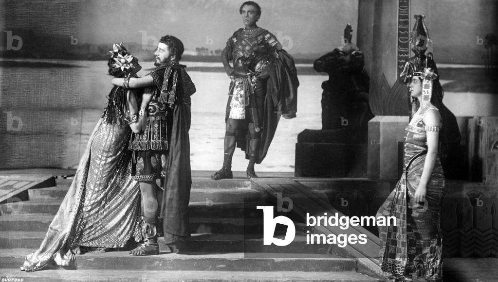 Scene from Antony & Cleopatra with Herbert Beerbohm Tree as Mark Antony, Constance Collier as Cleopatra, Hugh C Buckler as Eros and Alice Crawford as Charmian