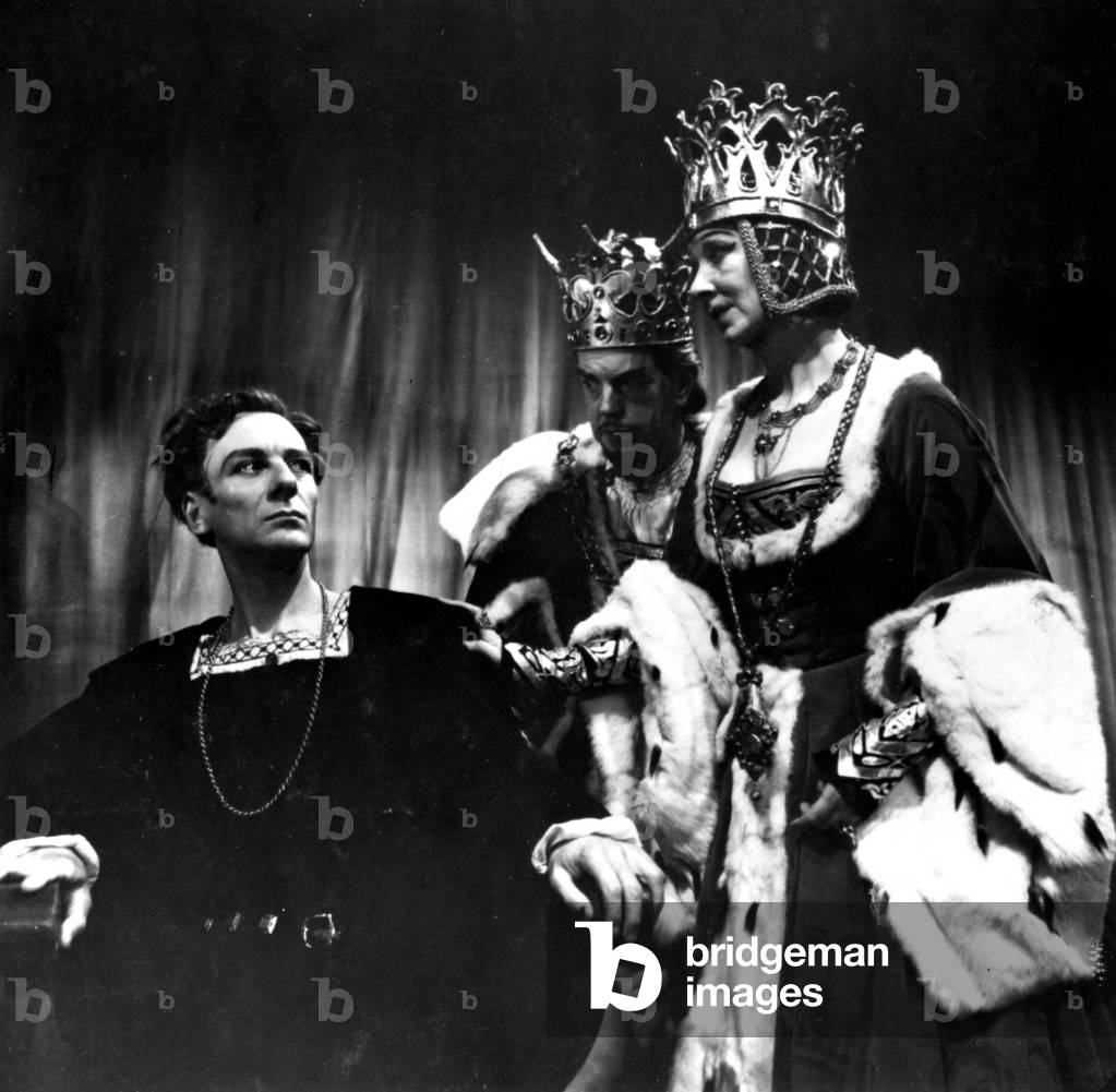 John Gielgud  as Hamlet with his mother and stepfather played by Leslie Banks and Marian Spencer