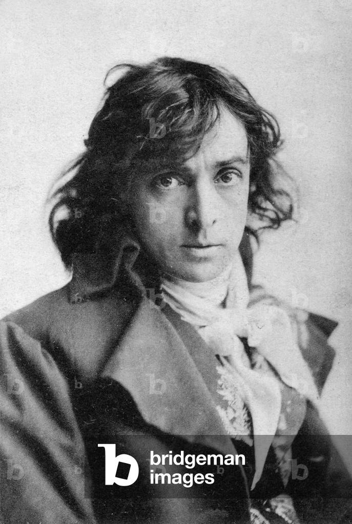 Sir John Martin Harvey as Sydney Carton in ' The Only Way ', an adaptation of Charles Dickens ' A Tale of Two Cities, at the Lyceum on 16 February 1899