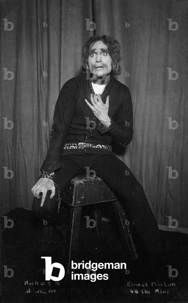 Ernest Milton as Richard II in Shakespeare 's Richard II