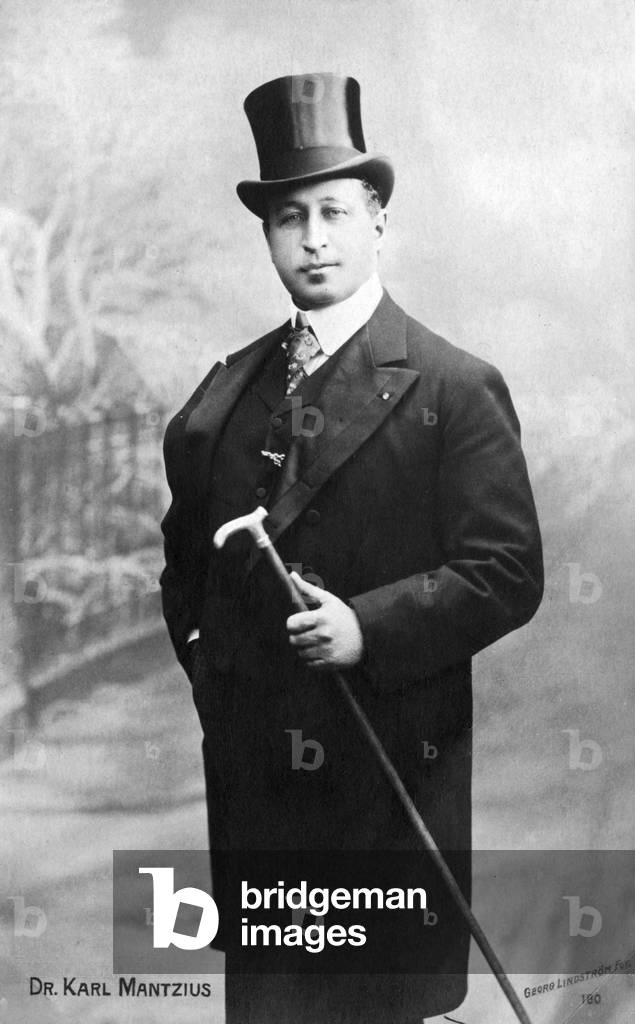 Karl Mantzius - portrait with top hat and cane