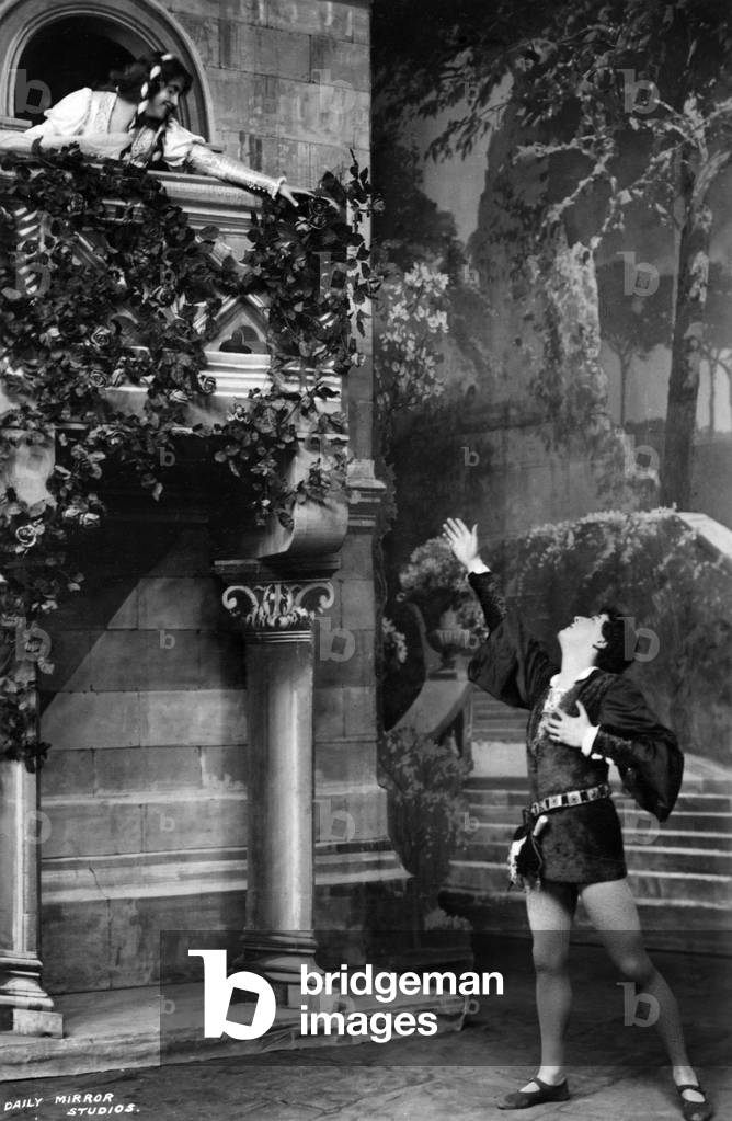 Balcony scene from Romeo and Juliet, with Matheson Lang as Romeo and Nora Kerin as Juliet
