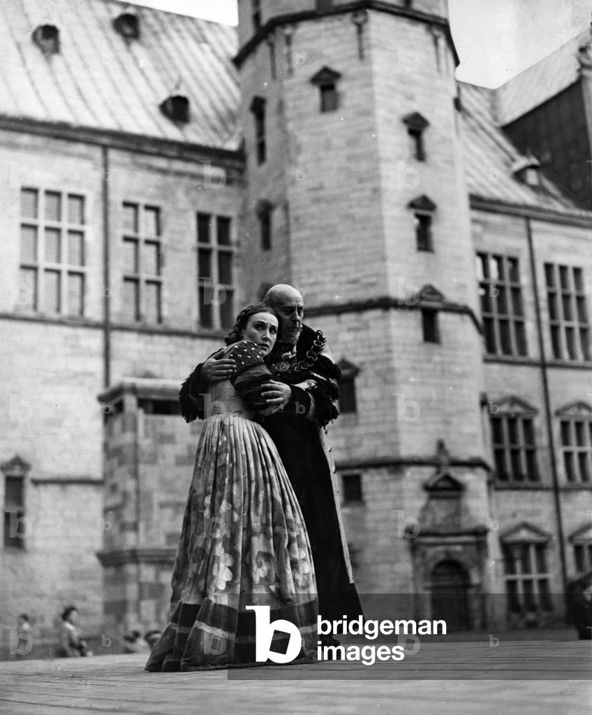 Fay Compton and George Howes in  William Shakespeare's 'Hamlet, Prince of Denmark',  Kronburg Castle, Elsinore production
