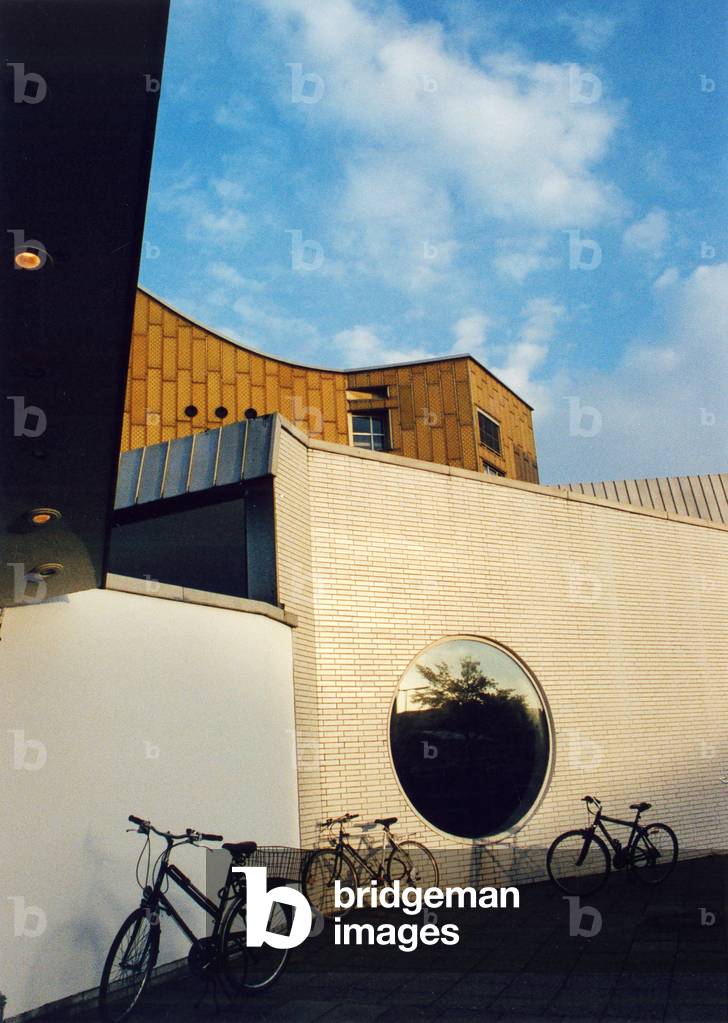 Berlin Philharmonic Hall exterior (photo)