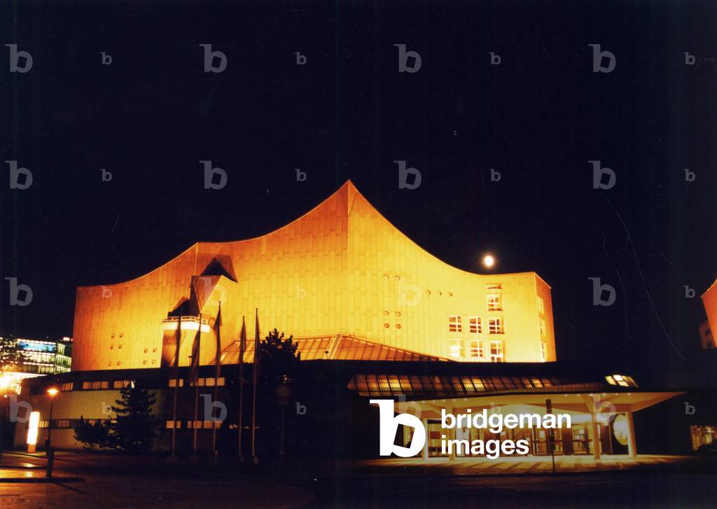 Berlin Philharmonic Hall exterior (photo)