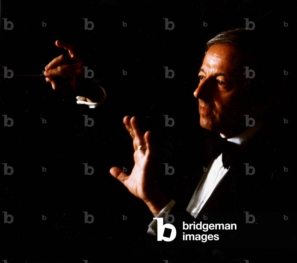 André Previn conducting with