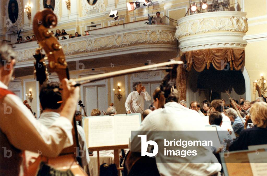 Vladimir Ashkenazy conducting the