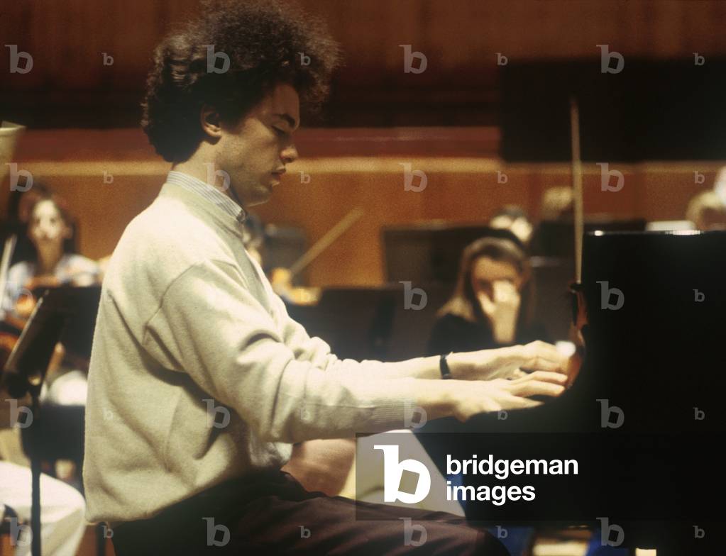 KISSIN Evgeny - playing